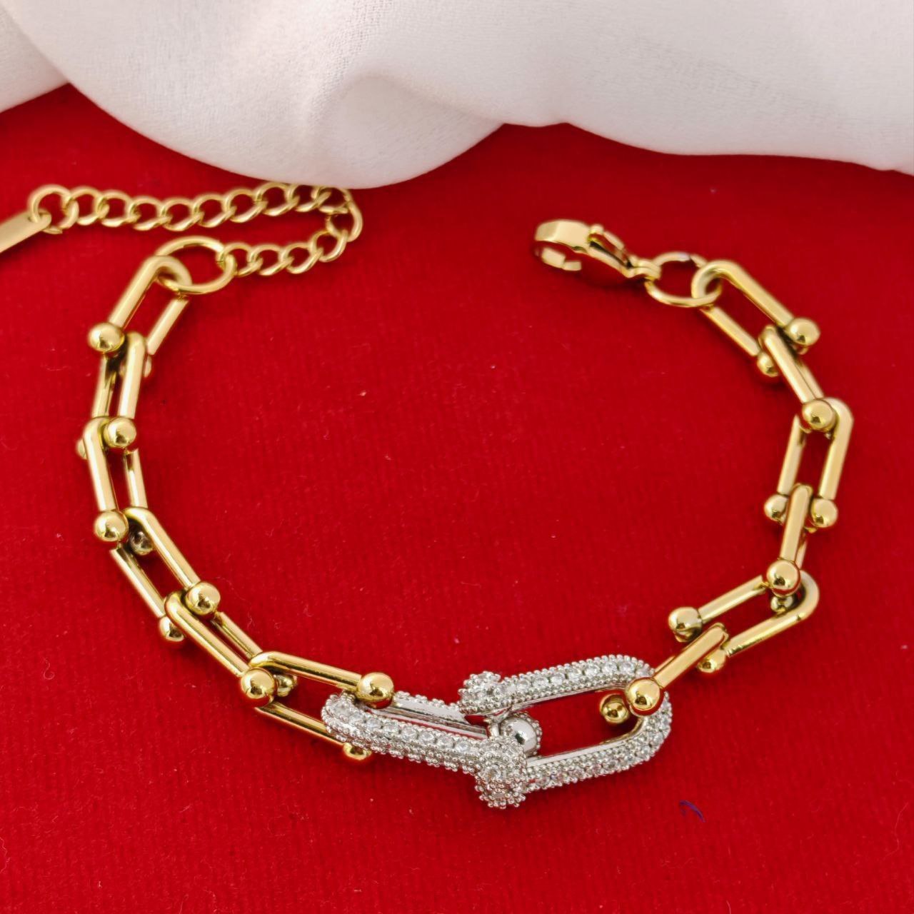 👑طقم عصري الاكثر مبيعا يجمع بين الاناقة والجمال.✨